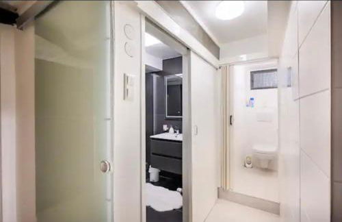 Günstiges grünes Ferienzimmer mit separater moderner Dusche - Foto 24