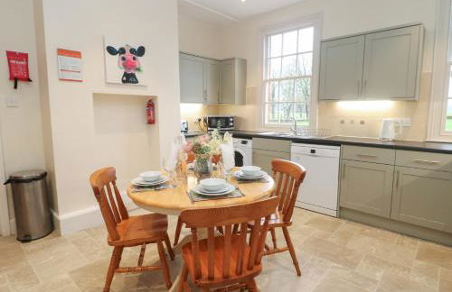 South Lodge - Longford Hall Farm Holiday Cottages - Photo 8