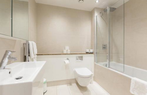 Portobello Apt with Floor-to-Ceiling Views - Foto 51