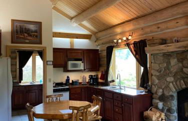 Rocky Mountains Getaway: Gorgeous Log Cabin in Darby, Montana - Foto 5