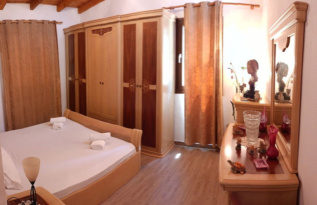 Family Villa in Sani - Sleeps 6 - Parking - Wifi - Foto 1