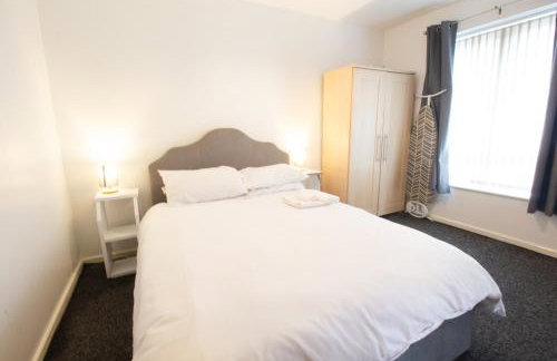 Close to City Centre 3-Bed Townhouse, Sleeps 7, Free Parking, Great Transport Links - Foto 1
