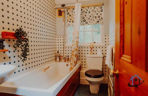 Unique Boathouse, detached free parking x4 cars - Foto 5