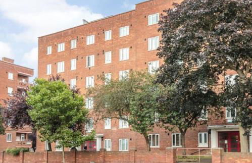 Top Floor 1 Bedroom Apartment with views over London - Photo 6