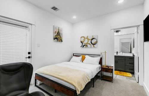 Modern Luxury retreat in downtown - Photo 34