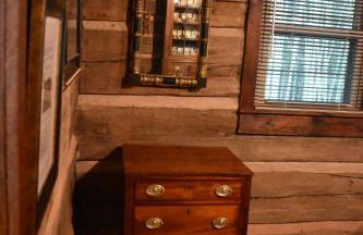 Restored1850s log cabin, with gazebo and gardens! 1 mile to downtown Weaverville - Foto 33