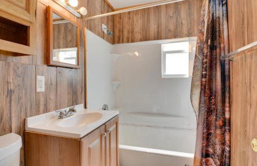 Kayaks and Canoes Lake-View Retreat in Ellenville! - Foto 10