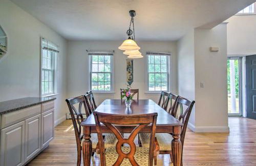 Marion Home with Private Deck Less Than 1 Mi From Beach - Foto 7