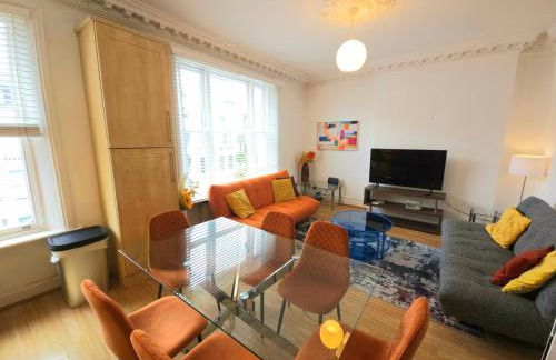 Beautiful Kensington Home with 4 beds, only 3 Minutes walk to Earls Court Station - Photo 10