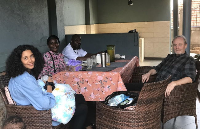 Captivating 3-bed Villa - Photo 35