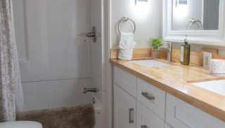 Cozy and Stylishly-Walk To The Beach - Sleeps 5 - Foto 4