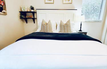 Stylish Stay Close to UM City Vibes - Photo 11