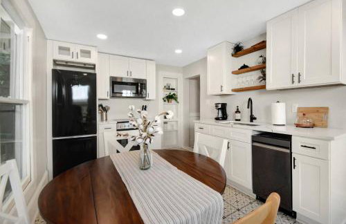 Apothecary - Upper Unit Downtown 2BR - Foto 15