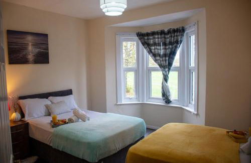 Royale Green View House- free parking, Wifi, Perfect for Contractors and Holiday - Photo 29