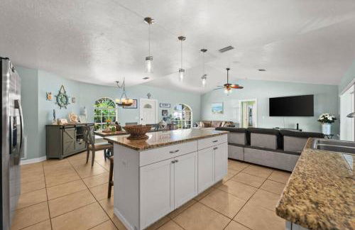 Sunny Oasis Getaway -Heated Pool-Mini Golf-Near Beach - Foto 66