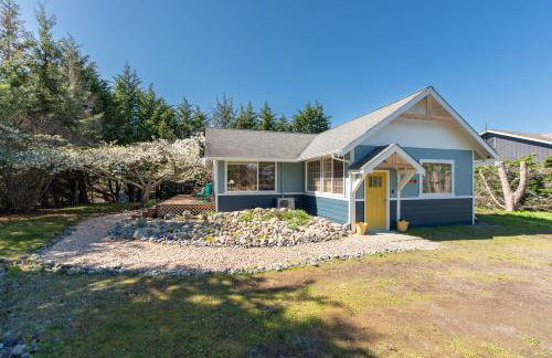 Sequim Escape with Gas Grill and Deck, Walk to Beach! - Foto 1