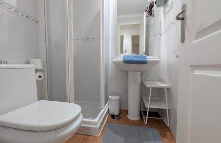 Elegant Sea View Apartment Near Beach & Train - Foto 45