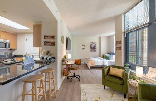 Luxury Stay-Free Parking-Amazon HQ-Nearby DC-Wifi-Pool-Gym - Photo 18