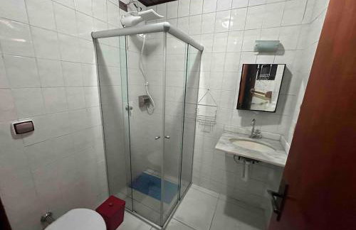 TRIPLEX piscina churrasqueira lava e seca Wi-Fi e 2 TVs em Condomínio com 90m2 no centro de Ubatuba - Foto 7