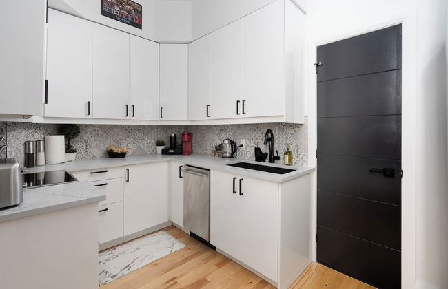 Downtown Luxe - Parking, Metro, King Bed, Sleeps 6 - Foto 10