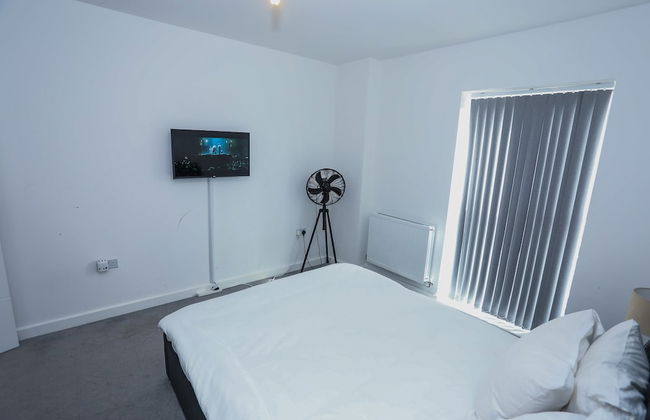 Exquisite One Bed Apartment - Photo 9