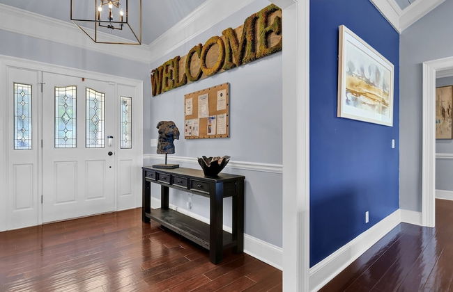 7BR Lakefront Haven Pool Hot Tub Gated 4acres - Foto 40