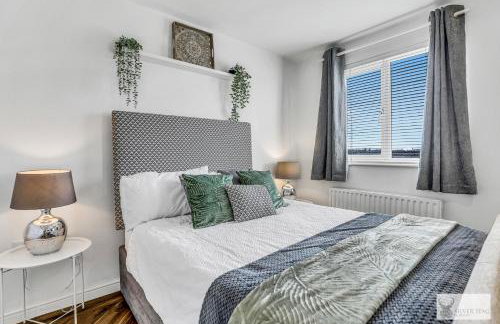 Spacious Whitwick Stay 3-Story House - Photo 20