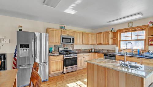 Charming Country 4BR Retreat with Riverfront Views cabin - Foto 4