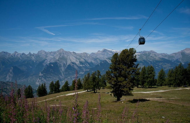 Elegant Apartment With Patio in Hills - Foto 13