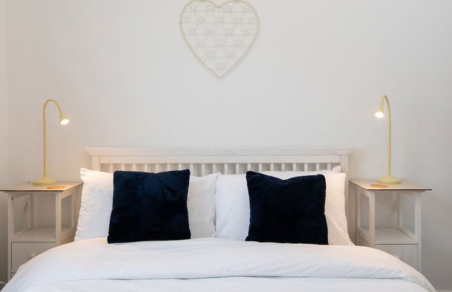 Beautiful Beachfront House wth Balcony Sea Views - Foto 34