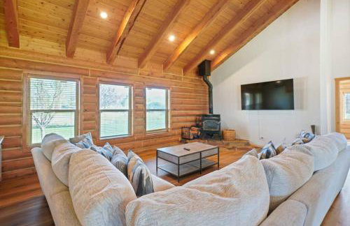 Splendor Valley Farms Huge Log Cabin with King Bed Bunk Beds and Game Room - Photo 42