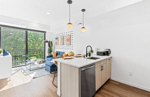 Luxury 1BD Gym Rooftop Street Parking by DT UMN - Foto 12