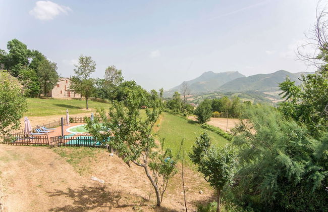 Belvilla by OYO Hillside Villa With Pool - Photo 36