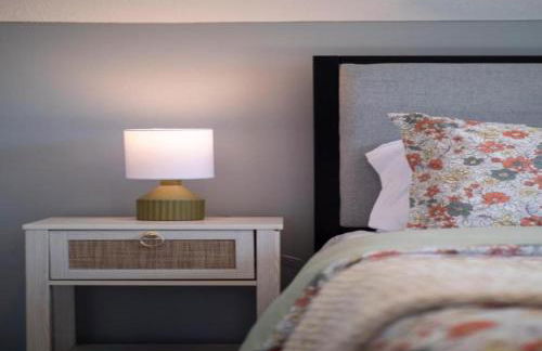 Hot Tub N64 Mins to Downtown Sleeps 8 - Foto 24