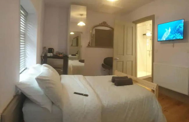 Buck - En-suite Room in Canalside Guesthouse - Foto 5