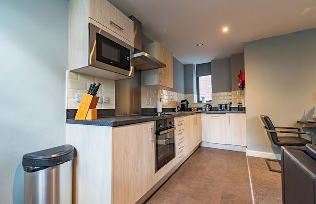 Two Bedroom Newcastle City Quayside Apartment - Photo 5