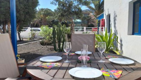 Sunny home in the center near the beach - Photo 2