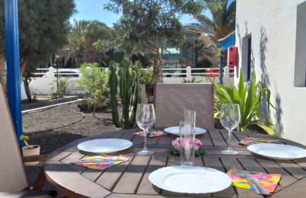 Sunny home in the center near the beach - Photo 2