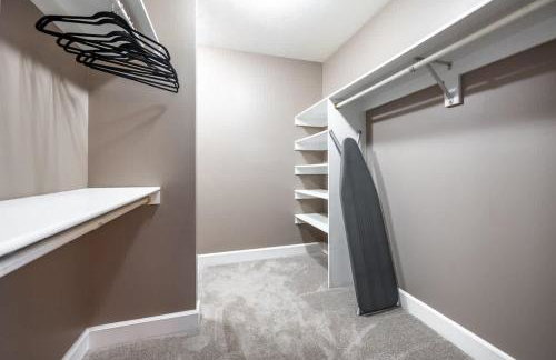 6BR Downtown Side-by-Side Townhomes 2 Garages - Foto 49