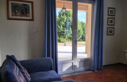 Lovely Modern 6-Bed Retreat Near 3 Swimming Lakes, Perfect for Families - Foto 21