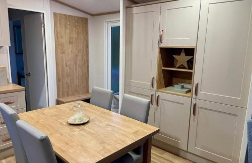 Beautiful home in Away Resorts, St Helens - Photo 8