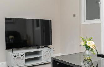 Luxury 5 Star apartments, Parking, Garden, near Metro Stations 10-15mins to London - Foto 40