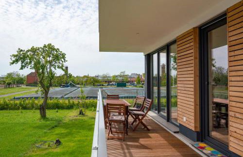 Sonnendeck Schwerin - Apartment mit Dachterrasse, Seeblick, Parkplatz, Fahrradschuppen, King-Size Bett - seenah relaxen - Foto 14