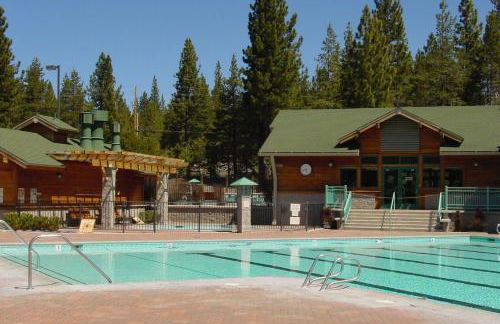 Kokanee at Tahoe Donner - Charming 3 BR - Pool Table - Fireplace - Amenity Access! - Foto 26