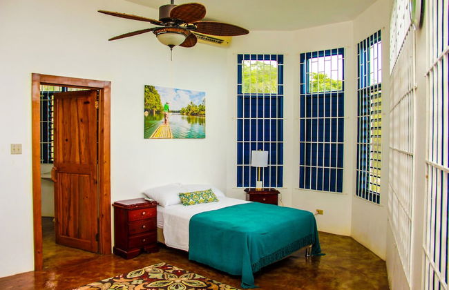 Sunshine Lodge- Your Home Away From Home - Foto 3