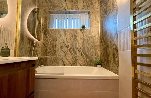 Modern 3 Bedroom Bungalow, EV Friendly, Parking Included - Foto 19