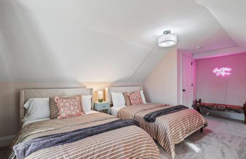 Cleveland Escape - Hot Tub - Karaoke Machine - Sleeps 12 - Foto 46