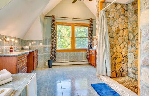 Spacious Belmont Home w/ Seasonal Pool & Grill - Foto 25