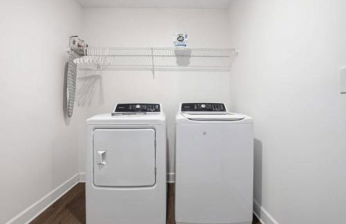 Modern Comfort and Resort Style Living Near CU - Foto 6