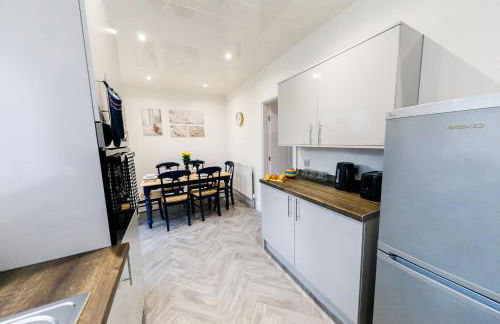 Spacious 2Bed - Great for Contractors - Driveway&Garden - Foto 27